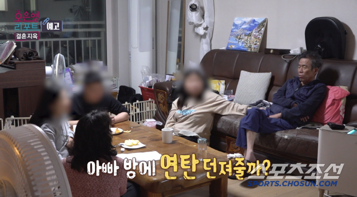 Three bikes, all the way to the box, even if you block the front door...The life of Oh Eun-young's family is disastrous (marriage hell) as an alcoholic husband goes out to drink