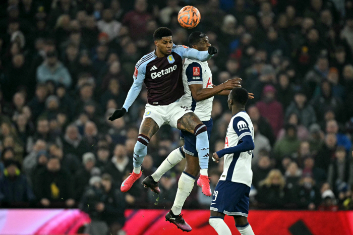 The first play of his bloody debut that killed Tottenham twice is Rashford's elbow, which is too much