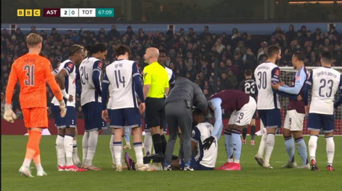 The first play of his bloody debut that killed Tottenham twice is Rashford's elbow, which is too much