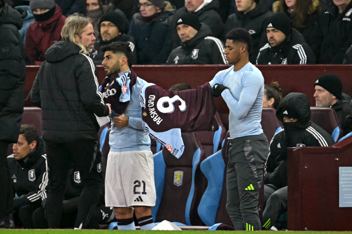 The first play of his bloody debut that killed Tottenham twice is Rashford's elbow, which is too much