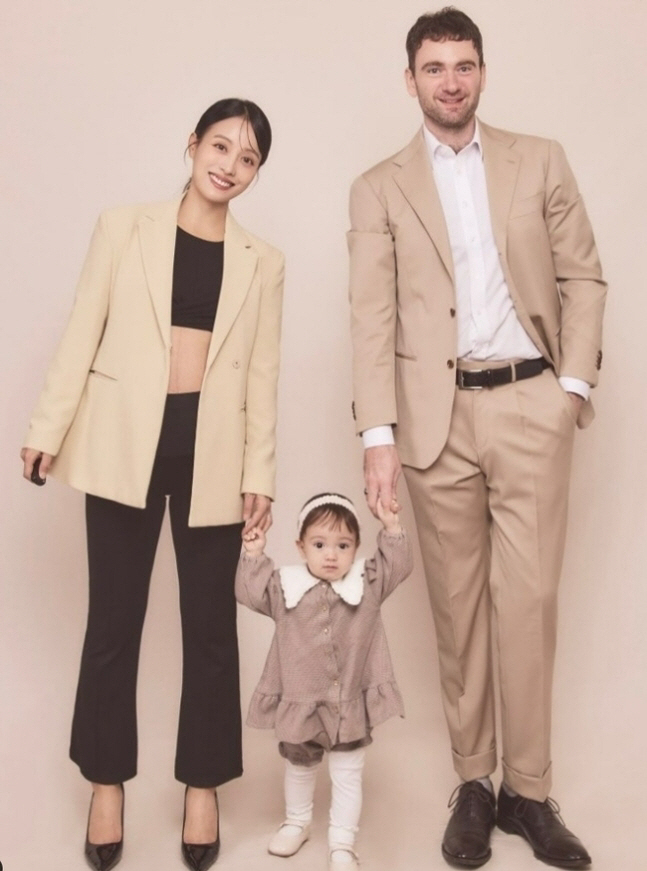  Do you know Lim Hyun-joo, who reversed her decision before giving birth to her second child, D8 and raised her at home instead of a cook