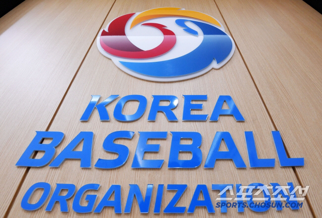 It's going to make a history of professional baseball...KBO Hires Recorder