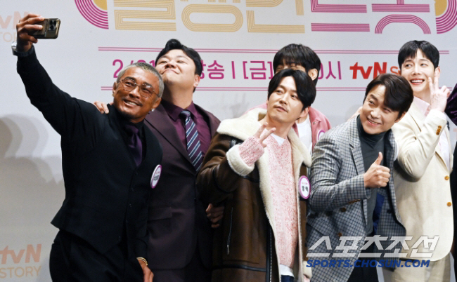  Choo Sung Hoon's eating show, Jang Hyuk's English...Middle-aged Ajo Sea Power Dominates YouTube and Entertainment 