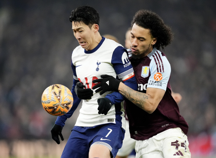 Son Heung-min, who lost a one-on-one chance, scored a controversial debut goal for 180,000,000 won on loan...12 losses to Tottenham's strong team Villa → FA Cup is also eliminated!