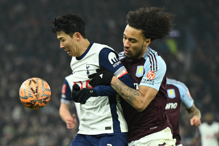 Son Heung-min, who lost a one-on-one chance, scored a controversial debut goal for 180,000,000 won on loan...12 losses to Tottenham's strong team Villa → FA Cup is also eliminated!