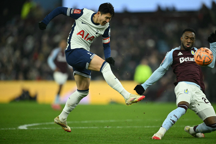 SON should be criticized like any other player, never as a captain. Son Heung-min, who was considered the worst against Villa, is rumored to be on the rise