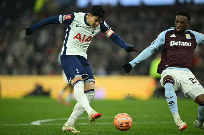 SON should be criticized like any other player, never as a captain. Son Heung-min, who was considered the worst against Villa, is rumored to be on the rise