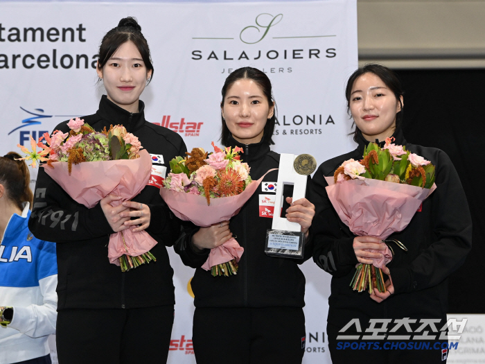 女 Epee World No. 3 Song Sera, Barcelona World Cup! Multi-medal team event