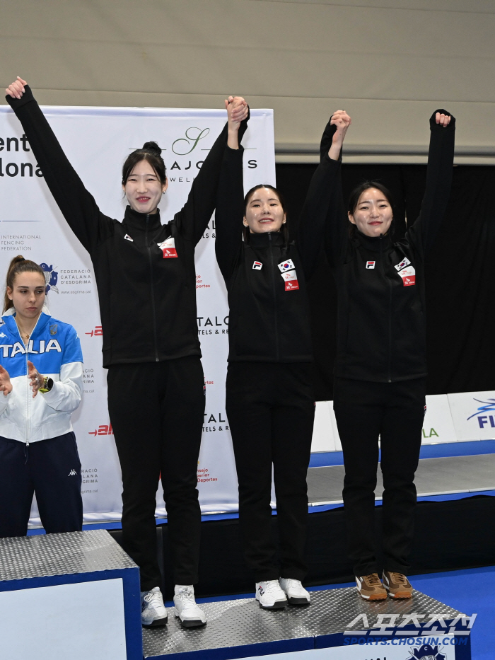 女 Epee World No. 3 Song Sera, Barcelona World Cup! Multi-medal team event