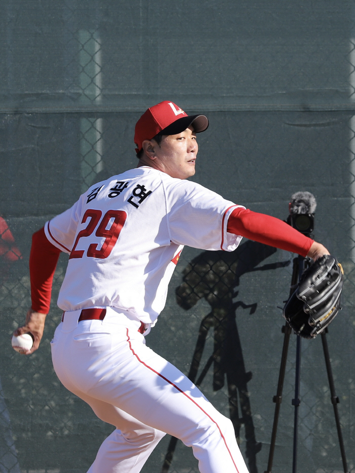 17 billion Ryu Hyun-jin, 10 wins, 151 billion Kim Kwang-hyun, 12 wins, 103 billion Yang Hyun-jong, 11 wins. A.C.E of left hand in the national team. What's this year?