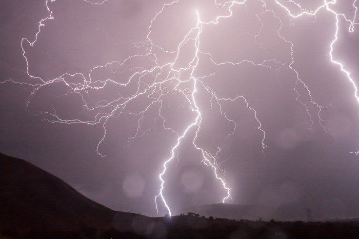 Five people, including a female soccer player, were killed by lightning, and the place they fled...