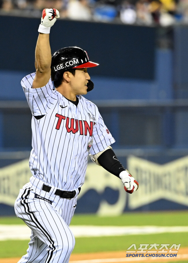 I didn't know that baseball was a hard sport. 2,3 A defensive genius who is a good shortstop even played well, but since he is the main player, the batting average has plummeted. This year, Super Backup Starts Again 