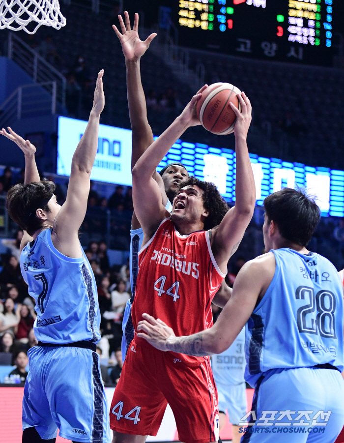 Occupy under the basket → Rebound 4124 Hyundai Mobis wins by a landslide, Ulsan Hyundai Mobis, Goyang Sono 10180 and jumps to second place alone