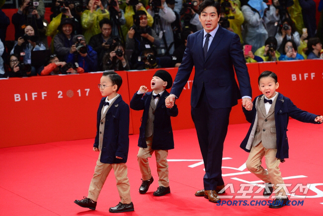 Song Il-guk Reflects on Triplets and TV Show 'The Best Gift of My Life'