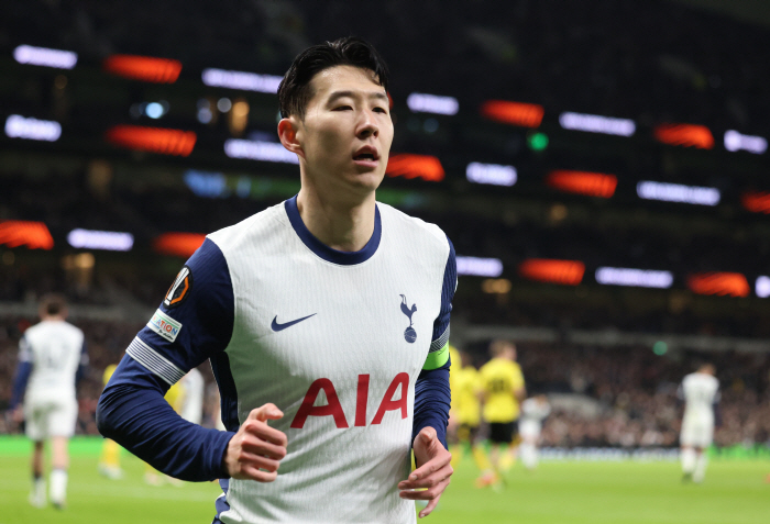 Why are you passing over there when you look away from the legend?Where did Son Heung-min, who was full of confidence, go?