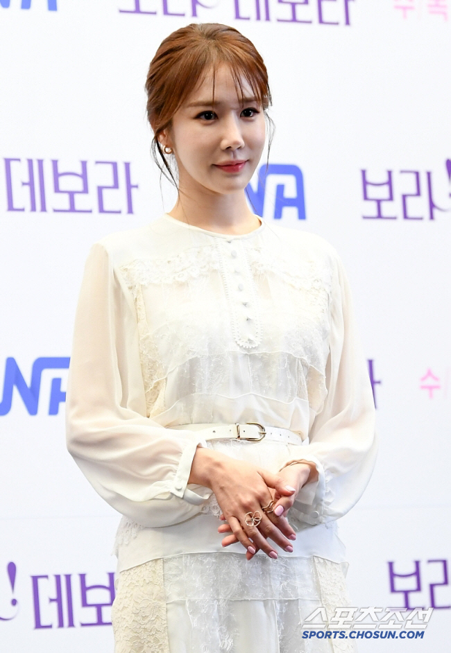 Yoo In-na, I'm shocked by the cheating even though my husband is in the next room...Divorce is a given (Tambi) 