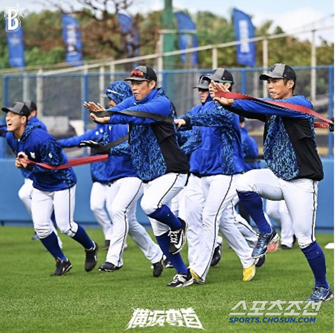 At the top of the first inning, hitters 1 to 3 hit consecutive home runs, but all three are first-place prospects. 