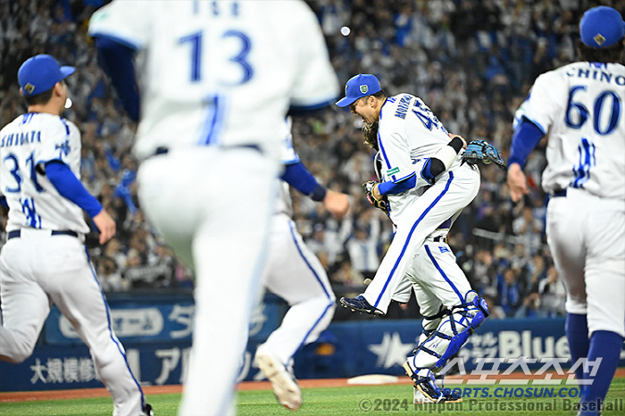 At the top of the first inning, hitters 1 to 3 hit consecutive home runs, but all three are first-place prospects. 