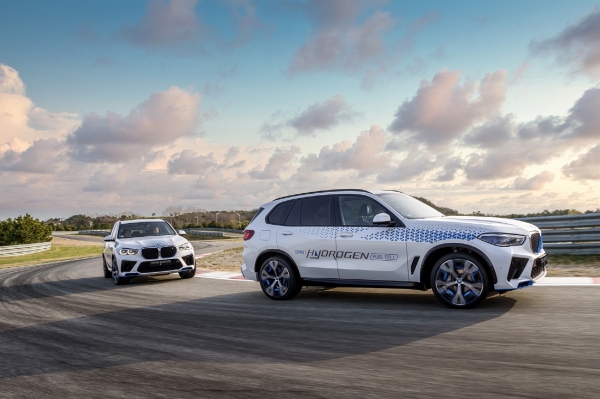 Completely changed BMW X5, buried in snow during freezing test..New Powertrain Eyes