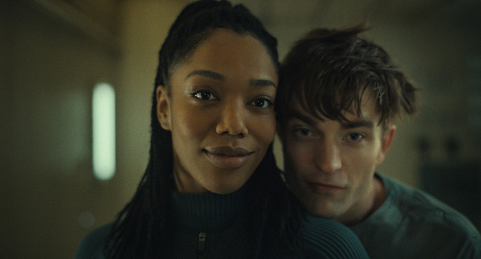 Director Bong Joon Ho's first romance challenge..Mickey 17 Robert Pattinson ♥ Naomi Ackie, fresh from the combination