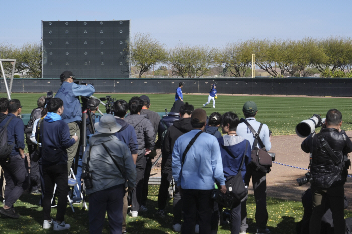 Even the security guards gathered As many as 60 people watched closely, how was it on the first day of the Sasaki LAD camp