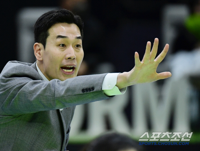 If you win with three points, you will be motivated by coach Ko Hee-jin, who is in second place. There's a strong point for the second place 