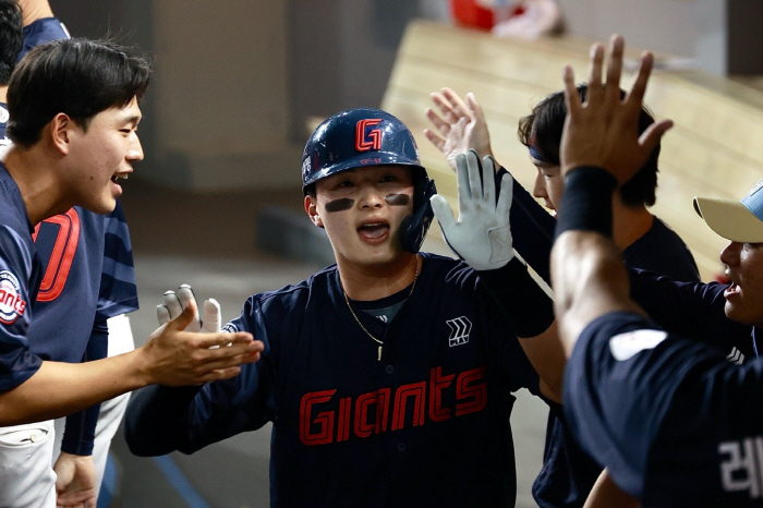 It's too early for spring? Starting from Park Se-woong → Na Kyun-an Blon → Jeong Cheol-won's debut → Hwang Sung-bin's defense...Lotte lost the first round in Taiwan, but fought well 