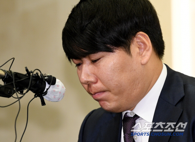 Kang Jung-ho, forced to retire under the influence of alcohol, will come to pay attention to his voice...There is no other player to go to ML in Korea