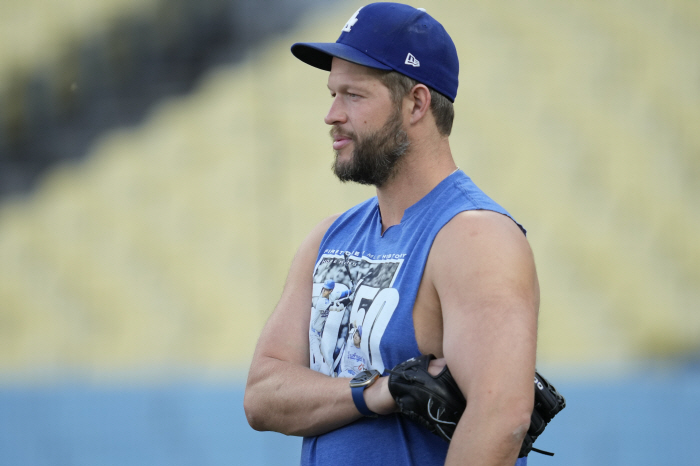 Kershaw's loyalty for giving up 10 million? I'm curious about the renewal of the contract with LAD20 Years of Accompanied Financial Interpretation