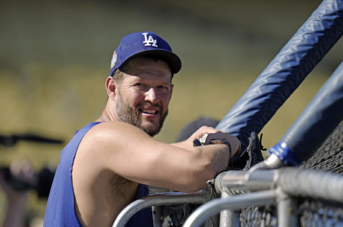 Kershaw's loyalty for giving up 10 million? I'm curious about the renewal of the contract with LAD20 Years of Accompanied Financial Interpretation