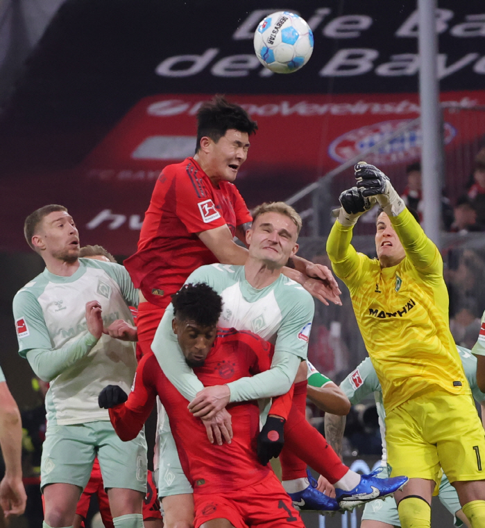 Kim Minjae collapsed in the end! Shocking Munich Double-Handed Wagon Injuries Out...Chances of exclusion from starting the Champions League → Just trust me