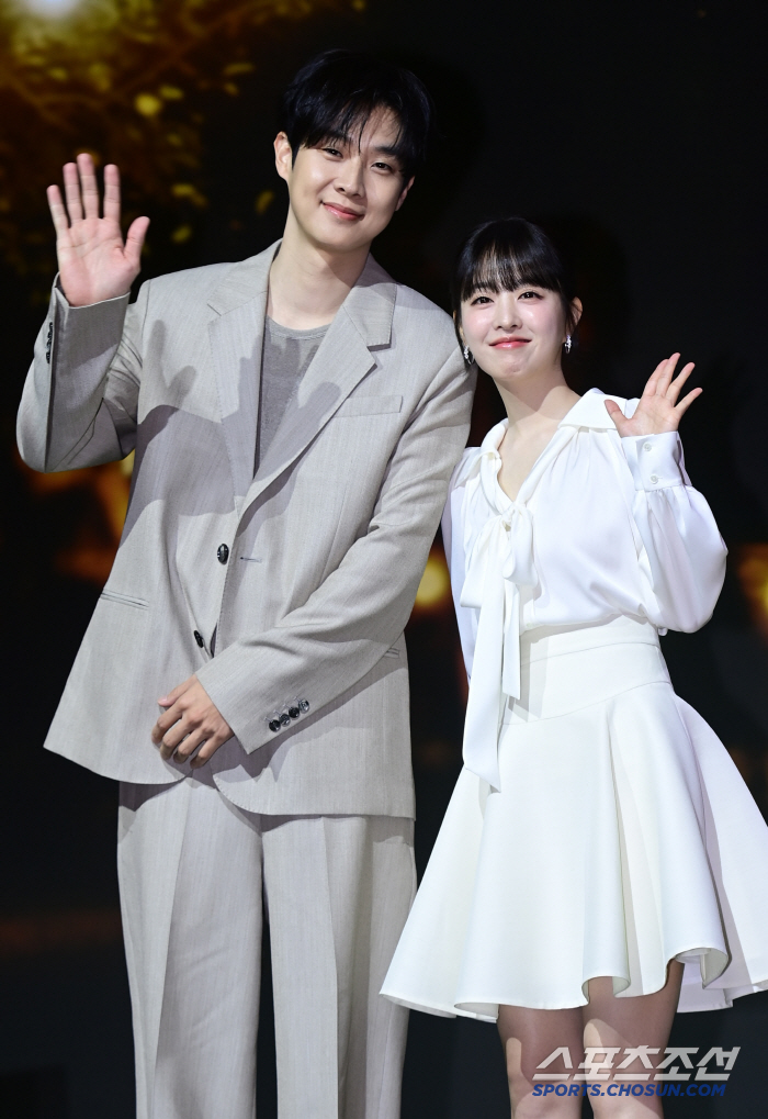 Choi Woo-sik & Park Bo-young Reunite for Netflix's 'MeloMovie'