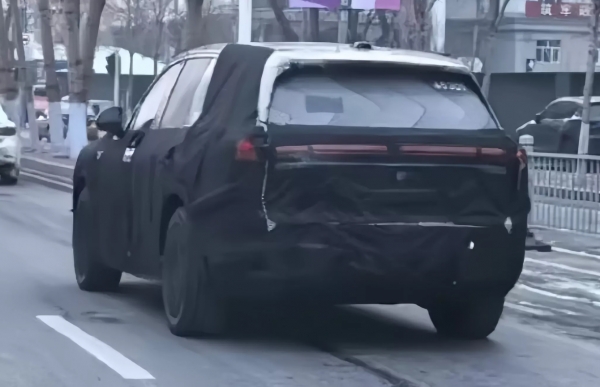 Nio Onbo L80 spy shot..Model Y Killer Appears as Third Row Large SUV