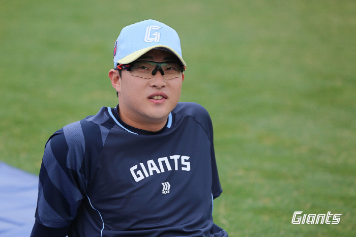 A peek into the opening Lotte lineup! Leadoff Hwang Sung-bin → Strong No. 2 Na Seung-yeop → Cleanup Yoon Dong-hee → Second baseman Jeon Min-jae 