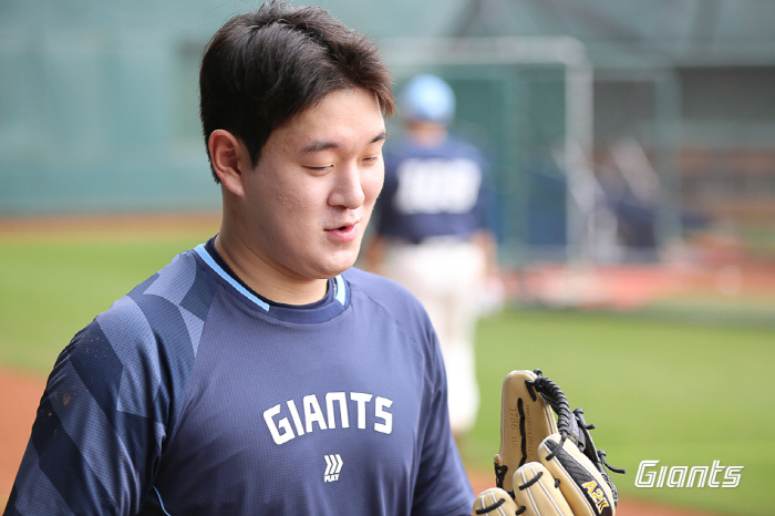 A peek into the opening Lotte lineup! Leadoff Hwang Sung-bin → Strong No. 2 Na Seung-yeop → Cleanup Yoon Dong-hee → Second baseman Jeon Min-jae 