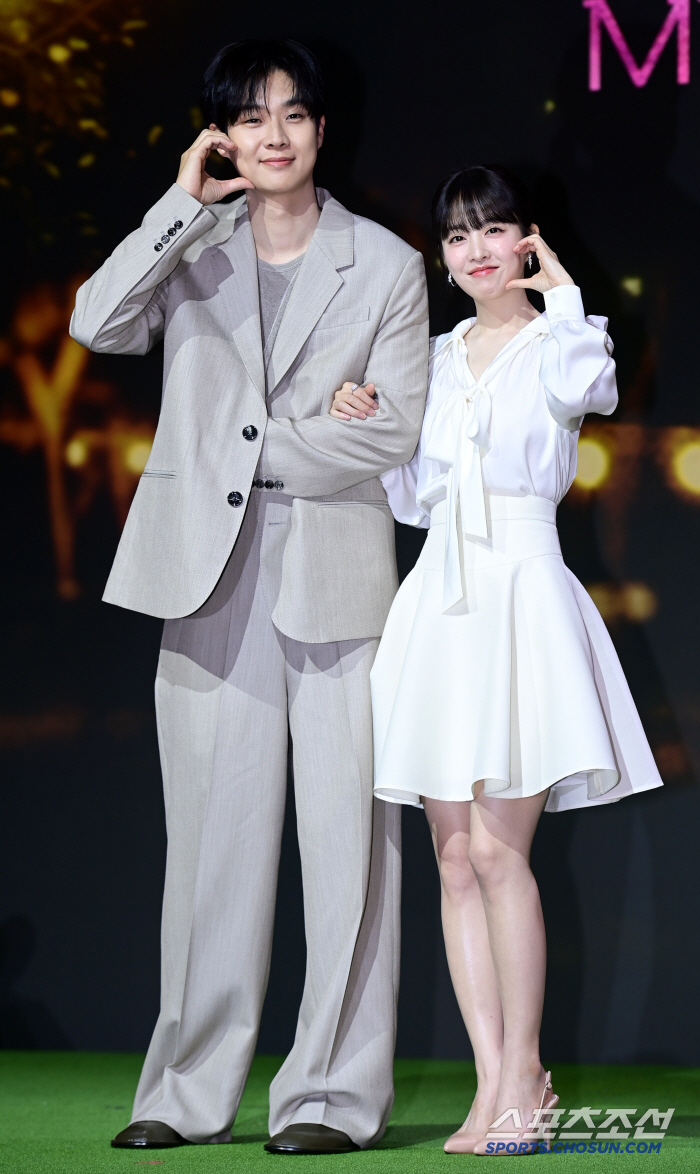  Choi Wooshik Park Bo Young, cute cheek heart