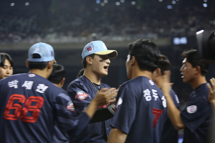 717,000 views → 75,000 viewers Lotte  exclusive broadcast  the power of baseball for the first time this year! All 10 teams watched it enthusiastically 