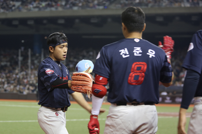 717,000 views → 75,000 viewers Lotte  exclusive broadcast  the power of baseball for the first time this year! All 10 teams watched it enthusiastically 