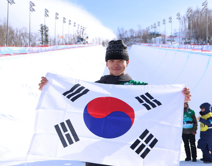 Final Cancellation Kim Gun-hee, born in 2008, Snowboard Men's Halfpipe Lucky Gold Medal 