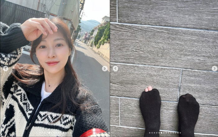 Kara Park Gyuri, I've never seen your toes in a pair of stockings with holes