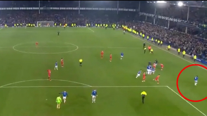 Liverpool's many red card slots left while shaking hands, and even the police were dispatched…Merseyside Derby Draws Everton 22 Theatre