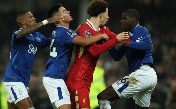 Liverpool's many red card slots left while shaking hands, and even the police were dispatched…Merseyside Derby Draws Everton 22 Theatre