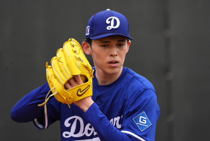 Somehow, I found out that there was Roberts' adventure on the mound in Tokyo, and 264.6 billion left-hander ace, but when I watched the fans