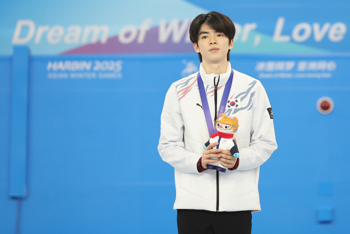 They brought down Japan Kim Chae-yeon → Cha Jun-hwan, figure AG's first gold medal together...Another gift for military service