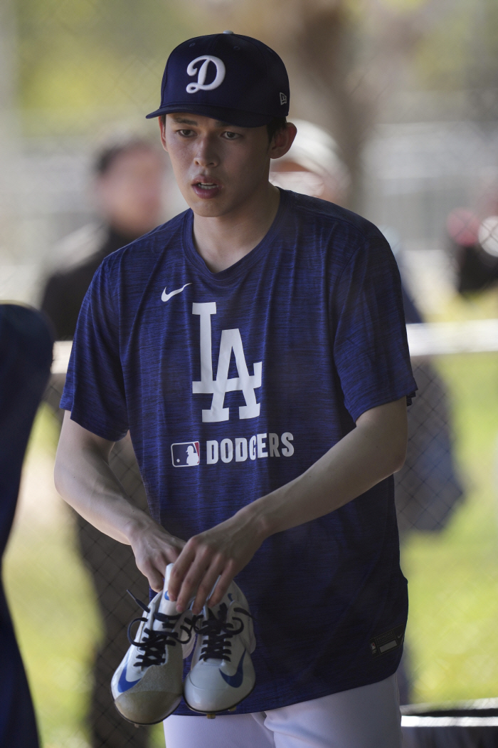 Wow, I've never seen a ball like this before. I'm amazed by the 165km monster harness...I even saw Kershaw, a strong first impression of the Dodgers