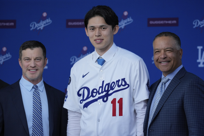 Wow, I've never seen a ball like this before. I'm amazed by the 165km monster harness...I even saw Kershaw, a strong first impression of the Dodgers