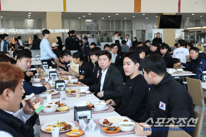 Gold Medalist's Return to Gold, Yoo Seung Min, President-elect of the Korean Sports Council, visited the Jincheon National Training Center for the first time