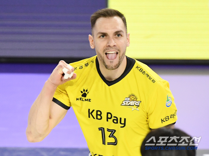 Yosvani, the No. 1 shocker, scored 2 points, and Beyena 16 points, KB Insurance, beat Korean Air 3-0 and won 6 consecutive games. 23rd place, 2 points difference. 