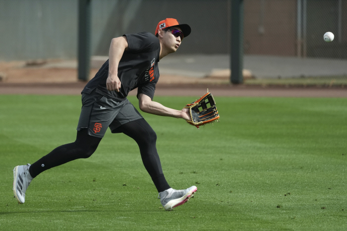 I'm not afraid of hitting the fence Lee Jung-hoo is now SF's No. 3 hitter and coach Damelvin's plan to notify him of the change in batting order