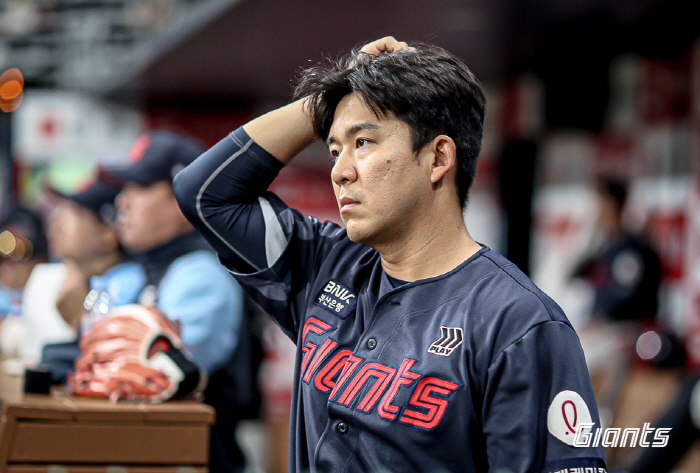 It's a day off for the first team? The second division, which suffered a crushing defeat by 13 points, made a surprise visit to head coach Kim Tae-hyung...The clean-up FA duo have no hits in seven at-bats 